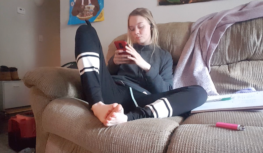 Sativa Ignores Foot Boys (Domme) 10 Minutes