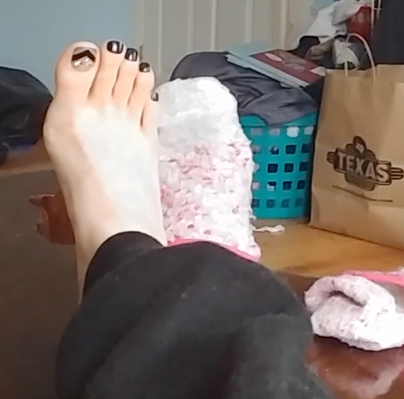 Sexy Black Polished Toes 5 Minutes